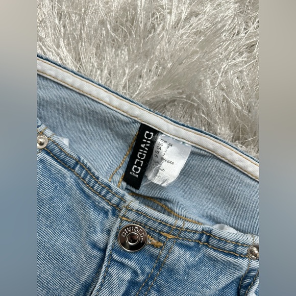 H&M Blue Light-wash Low-Waisted Flared Jeans - Picture 3 of 6